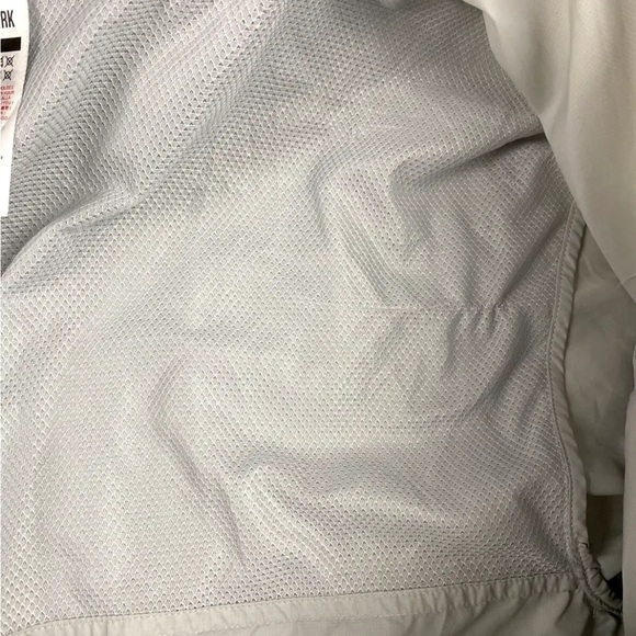 Women’s Gymshark Speed Windbreaker Jacket Light Grey Sz S Lightweight Vented - Picture 8 of 8